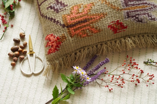 ręcznie haftowany wzór na tle
