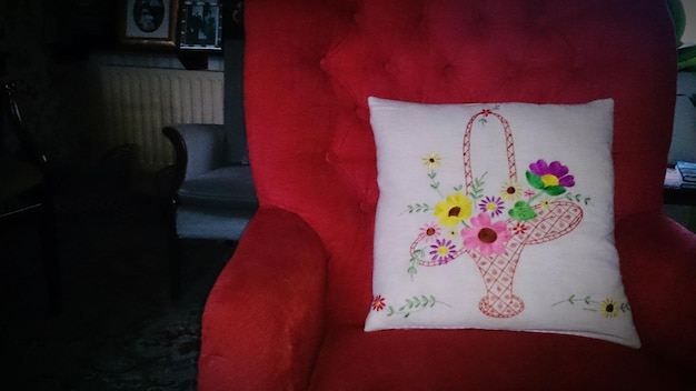 poduszka z haftem